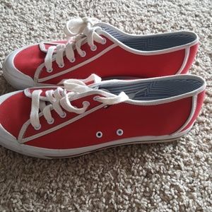 Used Men's Tommy Hilfiger shoes size 11